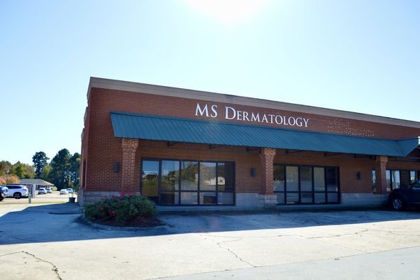 Courthouse Place: 2655-2659 Lakeland Drive, Flowood, MS 39232